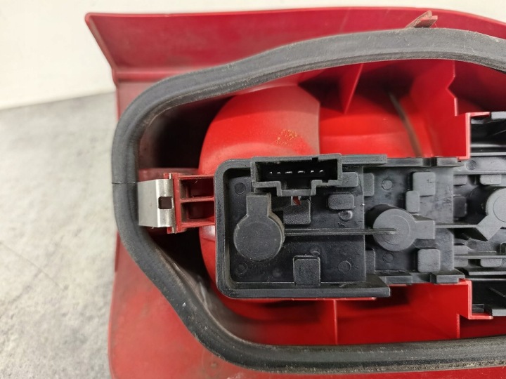 PHARE ARRIÈRE GAUCHE CITROEN XSARA PICASSO 9631564080 89300231