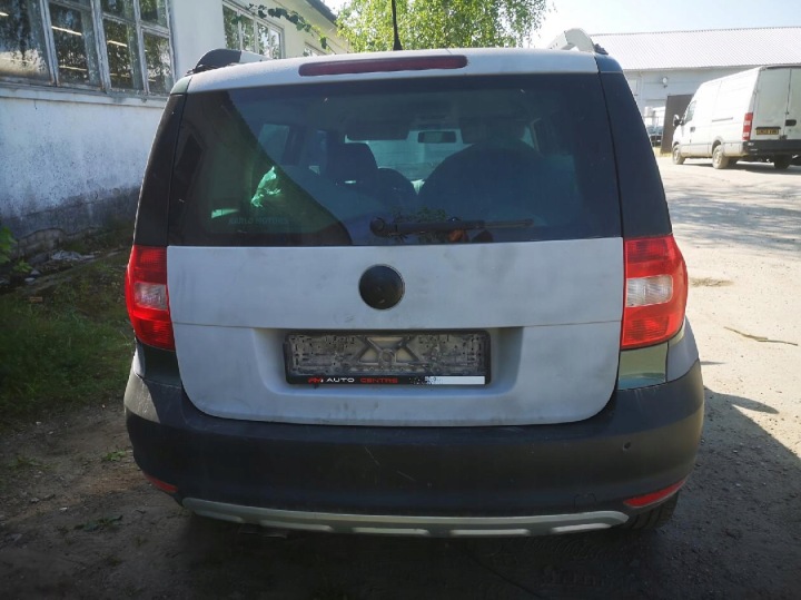 SKODA YETI CHARNIÈRE ARRIÈRE PORTES ARRIÈRE 2012 1.4L 8K0831401A