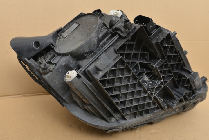 MERCEDES B-KLASA W247 PHARE GAUCHE AVANT A2479061305 EUROPE