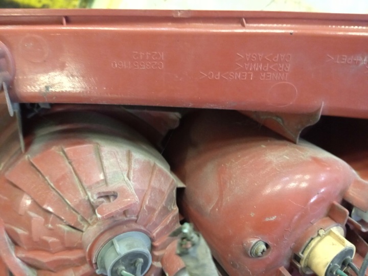MAZDA 5 V 05-10 PHARE GAUCHE ARRIÈRE ARRIÈRE OE P4830L