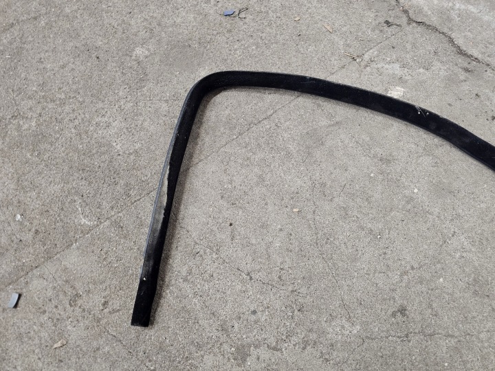 BMW SÉRIE 5 E61 LIFT 08R JOINT D'ÉTANCHÉITÉ VITRES KAROSERYJNEJ GAUCHE ARRIÈRE 7110581