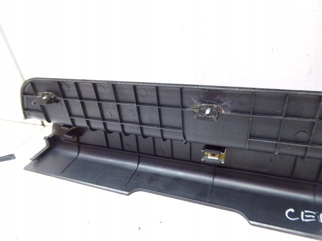 CEED I 06-09 MOULURE SEUIL AVANT DROITE HAYON 5D