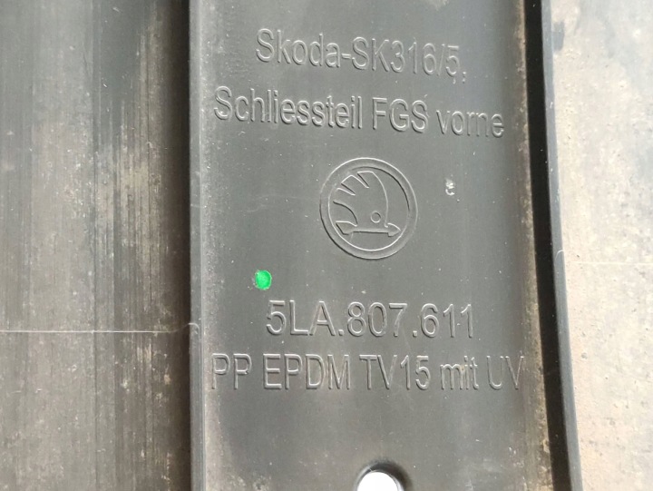 SKODA ENYAQ IV PLANCHER SOUS PARE-CHOCS AVANT 5LA807611