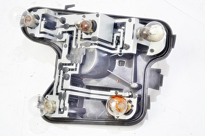AUDI A4 B6 BERLINE DOUILLE D'AMPOULE ARRIÈRE GAUCHE AVEC PUCE