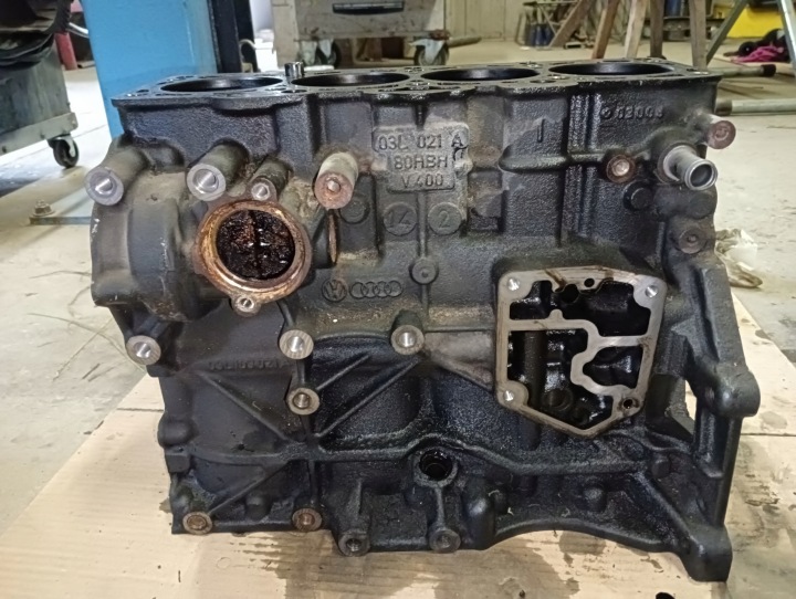 BLOC MOTEUR VW AUDI 2.0 TDI CAG I 03L021A