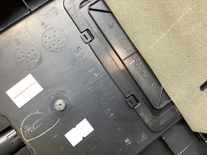 ACCOUDOIR CONSOLES LEXUS GS 300 350 430 450H 5881130340