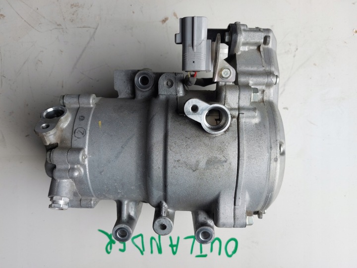 MITSUBISHI OUTLANDER III LIFT 4,4 HYBRID COMPRESSEUR DE CLIMATISATION 7813B097