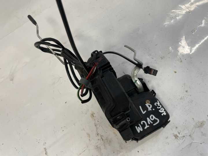 MERCEDES-BENZ W219 SERRURE DE PORTE GAUCHE AVANT 004133112637
