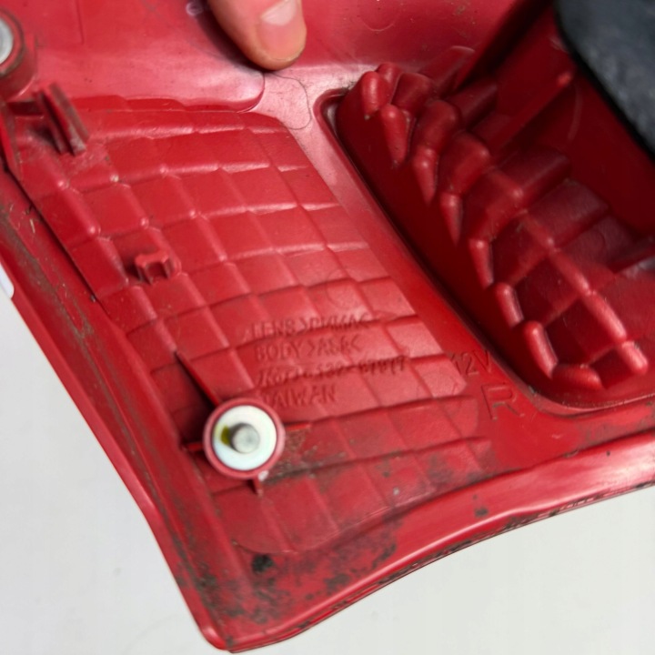 PHARE DROIT ARRIÈRE ARRIÈRE DANS COUVERCLE DE COFFRE MITSUBISHI LANCER 8 VIII 5D HAYON OE 132-87977