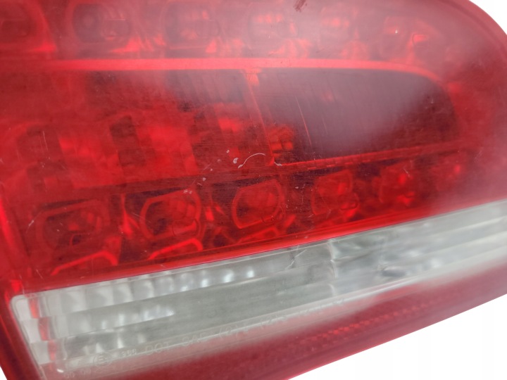 AUDI A6 C6 LIFT PHARE DIODE LED GAUCHE DANS COUVERCLE DE COFFRE UNIVERSEL AVANT 4F9945093E EUROPE