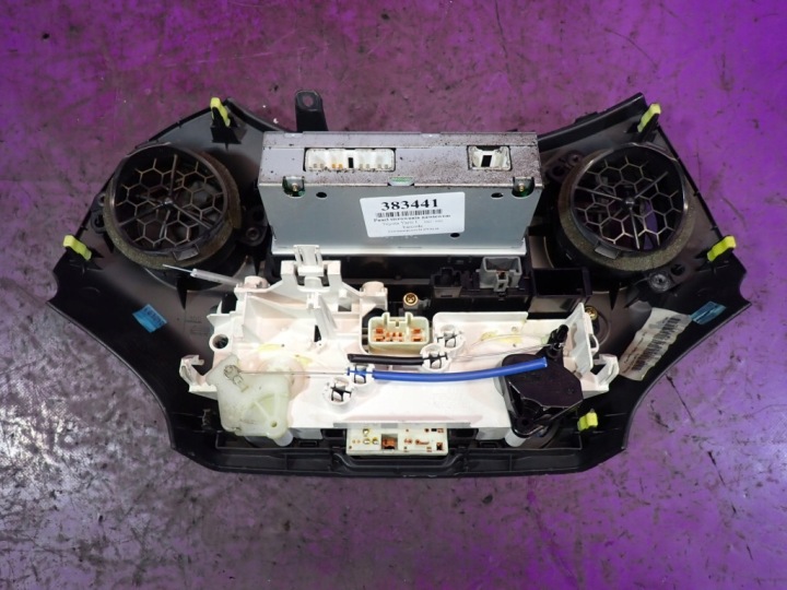 TOYOTA YARIS I 03-05 LIFT PANNEAU COMMANDE FLUX D'AIR 758277