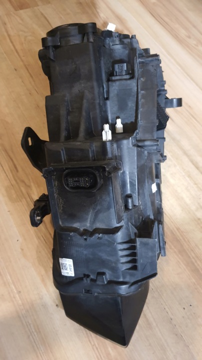 PROJECTEUR AVANT DROIT AUDI Q2 SQ2 81A941034