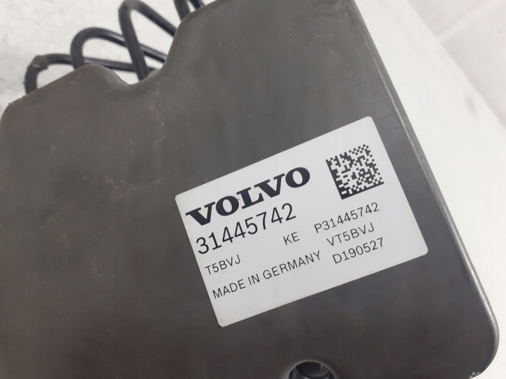 VOLVO XC40 2.0 T5 2018- POMPE DE FREIN ABS 31445742