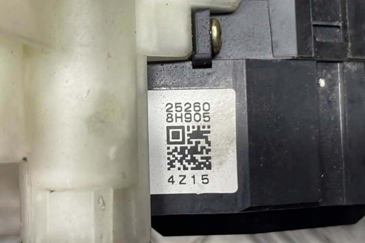 MANETTES NISSAN X-TRAIL (T30) 25560EQ301 2.2L DIESEL 100KW 2005