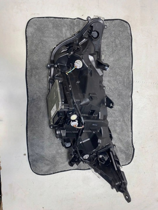 PHARES AVANT ENSEMBLE TOYOTA RAV 4 (XA50) 8114542840 8118542840