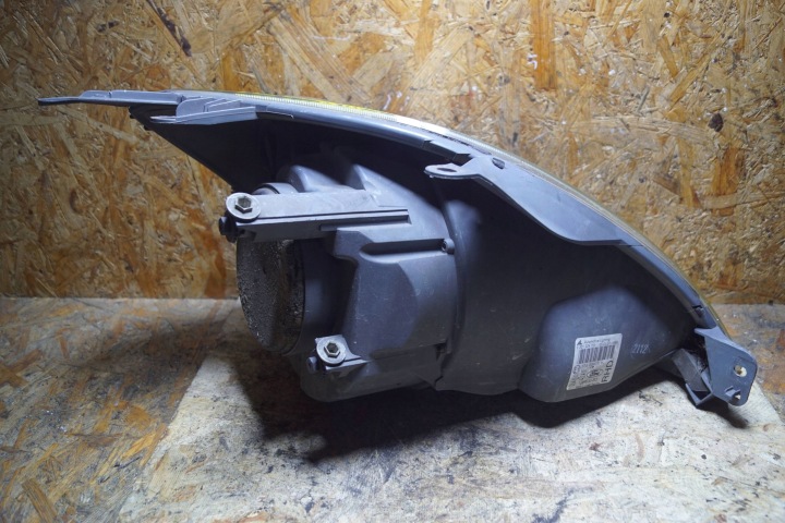 FORD FIESTA MK6 LIFT PHARE GAUCHE AVANT UK (C2085)