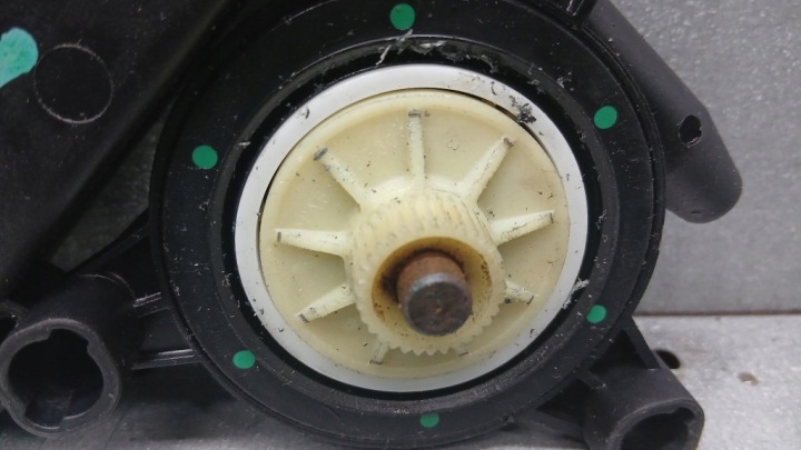 PETIT MOTEUR GAUCHE AVANT SKODA FABIA I 6Y 99-04R 1.9SDI 6Q1959801