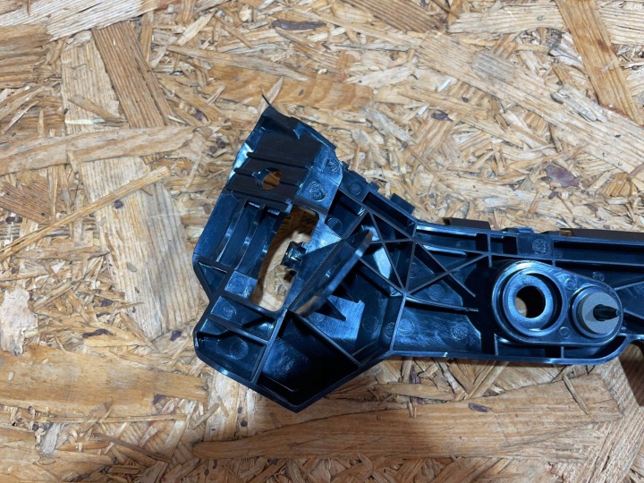 MAZDA 3 BM III 13-16 GLISSIÈRE POIGNÉE FIXATION PARE-CHOCS DROIT ARRIÈRE ARRIÈRE