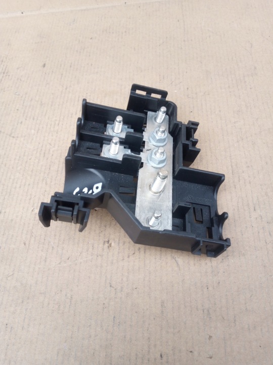 NŒUD PRZYLACZENIOWY POUR FILS DODATNICH AUDI A6 (4F2, C6) 4F0941824