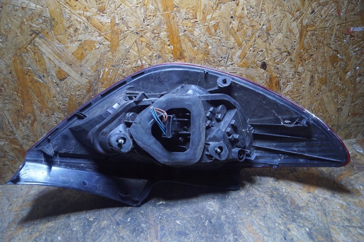 OPEL CORSA D LIFT PHARE DROIT ARRIÈRE 5D SOMBRE (C1751)