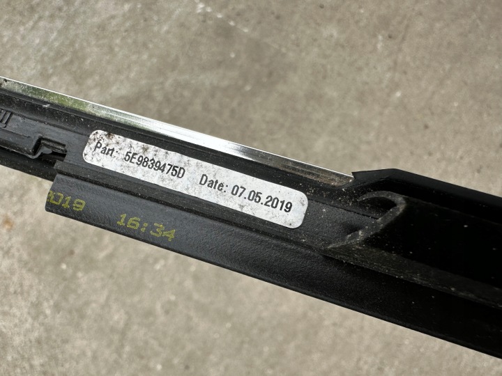 MOULURE RACLOIR ARRIÈRE GAUCHE SKODA OCTAVIA 3 UNIVERSEL