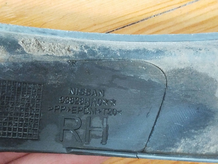 MOULURE GARDE-BOUE DROIT ARRIÈRE 93828BR0XX NISSAN QASHQAI J10