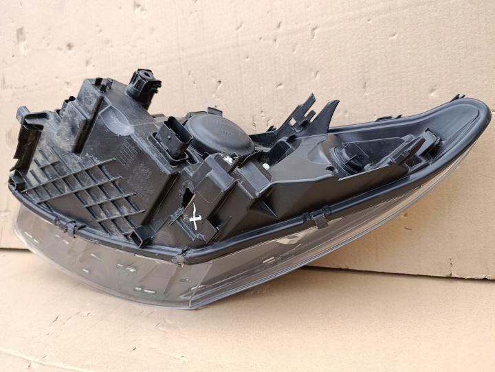 RENAULT MEGANE III LIFT 2013-2016 DROITE H7 AVANT PHARE EUROPE 260106128R