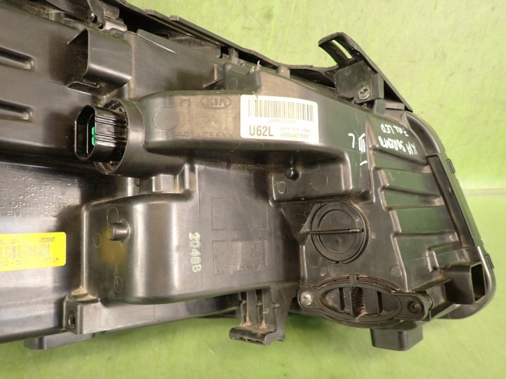 PROJECTEUR GAUCHE PHARE AVANT KIA SORENTO III 3 LIFT COMPLET LED 20R