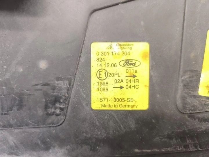 PHARE DROITE AVANT FORD MONDEO III TURNIER (BWY) 0301174204 1.8L GASOLINE