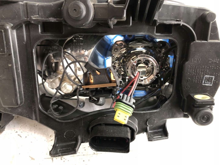 FORD MONDEO IV BA7 03.2007-09.2010 PROJECTEUR PHARE AVANT GAUCHE XÉNON