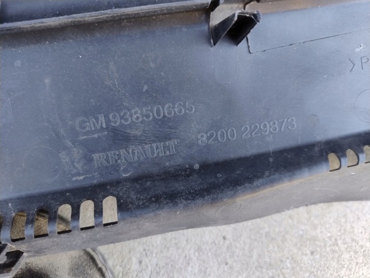 DOUBLURE DE PASSAGE DE ROUE RENAULT TRAFIC II VIVARO 8200229873 93850665