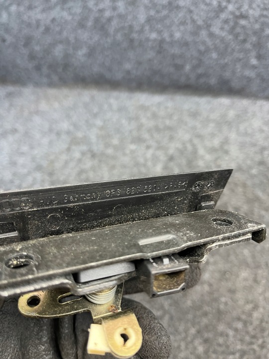 SERRURE COUVERCLES DE COFFRE COUVERCLES DE COFFRE SKODA ROOMSTER 5J8827501C