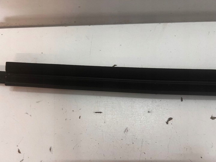 MOULURE PORTES GAUCHE AVANT HYUNDAI I 20 I 2008-2014 R