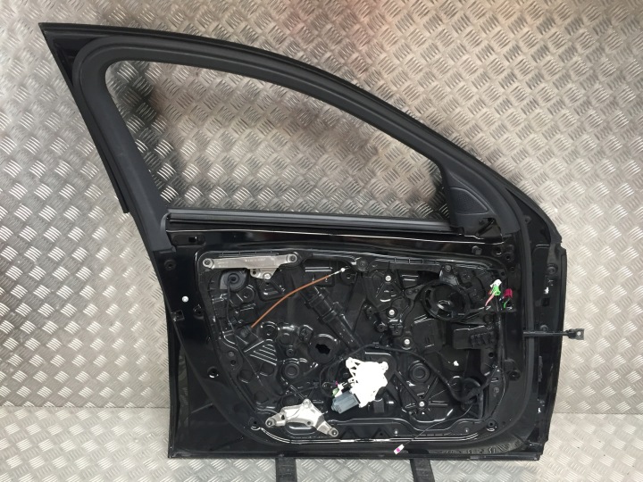 PORTES GAUCHE AVANT MERCEDES W206 C-KLASA F1393