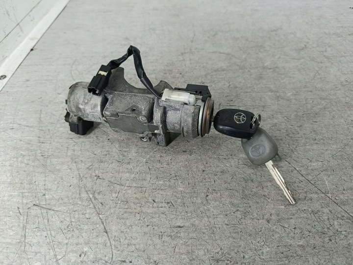 CONTACTEUR D'ALLUMAGE TOYOTA AVENSIS II T25 N0501517/8 1.8 VVT-I