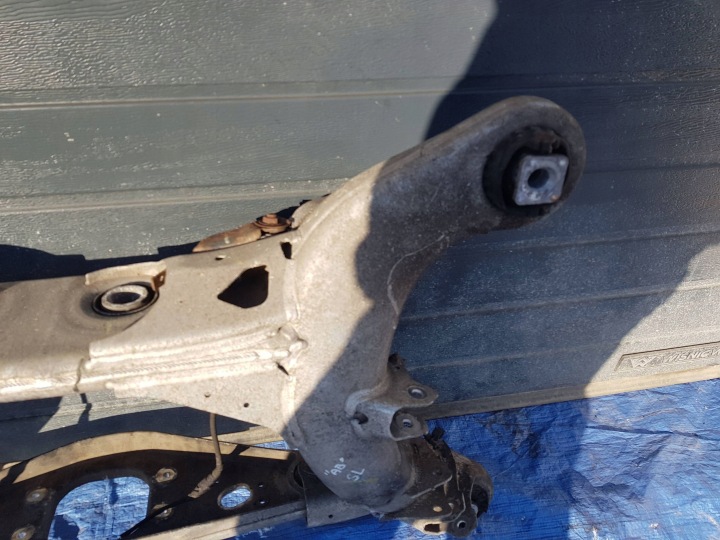 BERCEAU ARRIÈRE MERCEDES SL R230 W230 POUTRE CHÂSSIS CHÂSSIS 2303500600