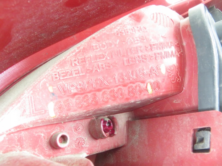 PHARE GAUCHE ARRIÈRE PEUGEOT 207 LIFT 9686566080 VP9PFX13405A