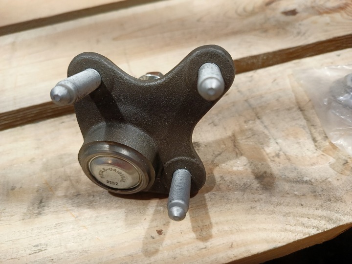 PIVOT BRAS DE SUSPENSION VW DROIT PASSAT LE 1160100017 MEYLE