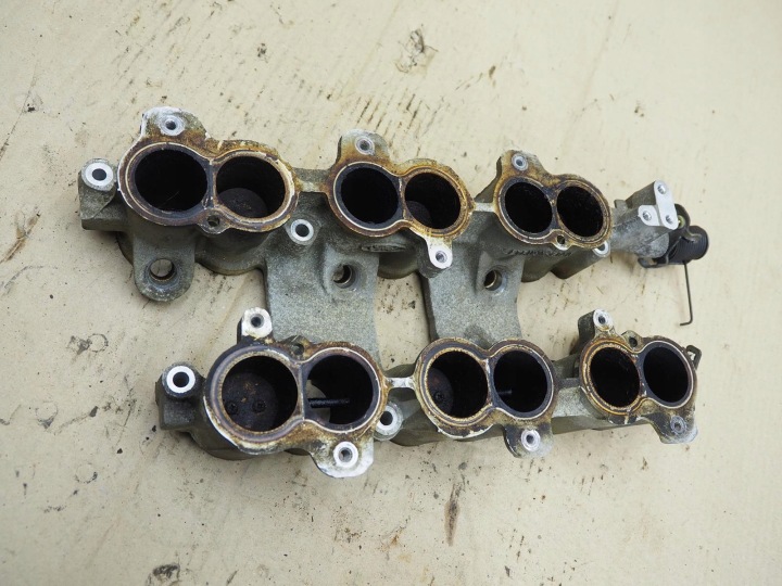 COLLECTEUR ADMISSION COUVERCLES DE COFFRE MONDEO MK3 2.5 V6 F7RU9K461AA