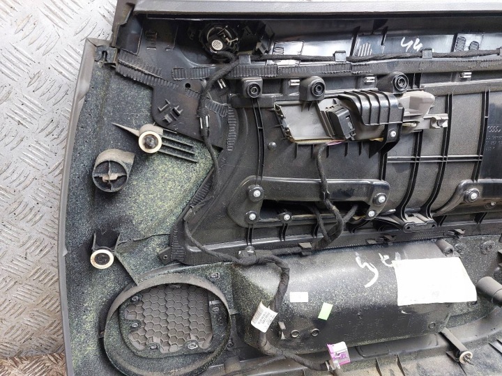 COLLECTEUR PORTES GAUCHE AVANT AUDI A4 B6 8E1867105