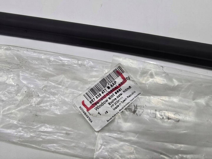 MOULURE RACLOIR JOINT D'ÉTANCHÉITÉ VITRES PORTES SKODA OCTAVIA 4 IV 5E7 5E7839477B