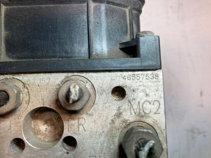 ALFA ROMEO 147 MODULE CONTRÔLEUR POMPE ABS 46557538 265950020