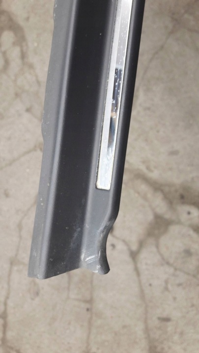 MOULURE SEUIL REVÊTEMENT GAUCHE AVANT MERCEDES W220 A2206804335
