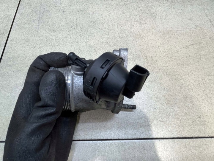 PAPILLON DES GAZ AUDI A4 B6 2.5 TDI 8E0145950