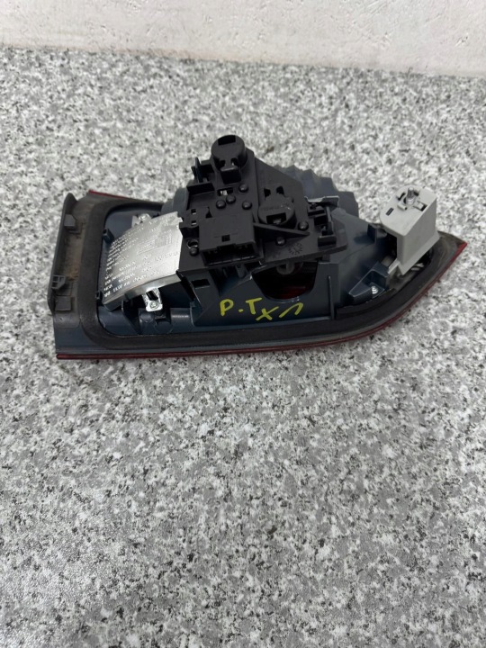 PHARE DROIT ARRIÈRE DANS COUVERCLE DE COFFRE BMW X1 F48 2015-2018 7350696