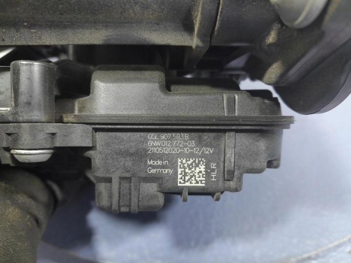 AUDI Q5 II FY LIFT 2.0 TDI 204 KM POMPE À EAU CHÂSSIS THERMOSTAT 05L121111H