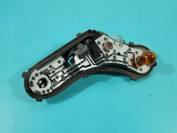 PHARE ARRIÈRE GAUCHE AVEC GARDE-BOUE 09-13 PEUGEOT 3008 I HAYON