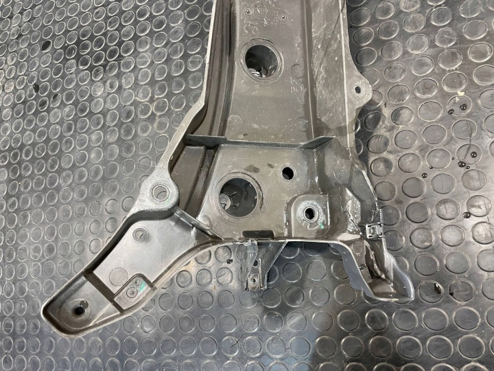 VOLVO XC90 XC-90 II 2 14- GLISSIÈRE POIGNÉE FIXATION GARDE-BOUE DROIT AVANT