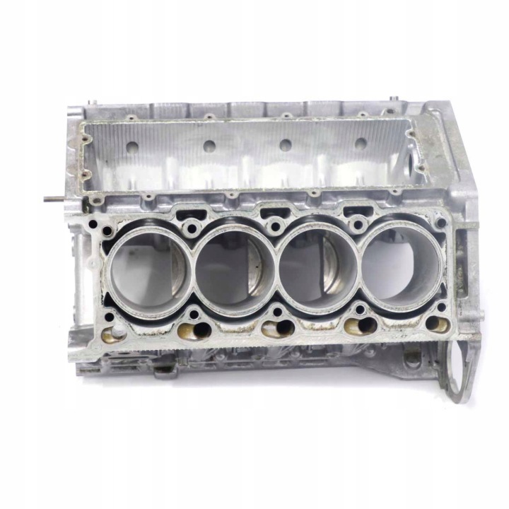 BMW 8 PISTONS BLOC MOTEUR SUR TABLE V8