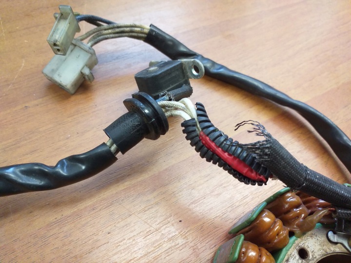 YAMAHA FZS400 FZS 400 98-02 ALTERNATEUR